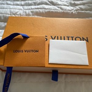 COPY - Authentic Louis Vuitton box with thank you note card